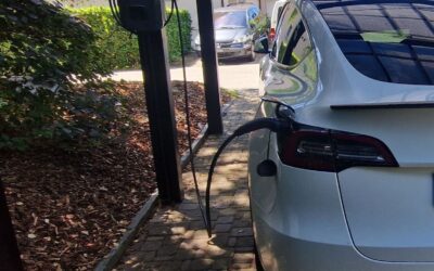 Une Tesla rechargée 100% à l’énergie solaire